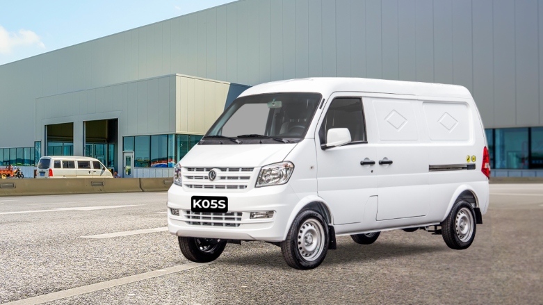 Van de carga DFSK K05S Luxury estacionada en zona de carga.